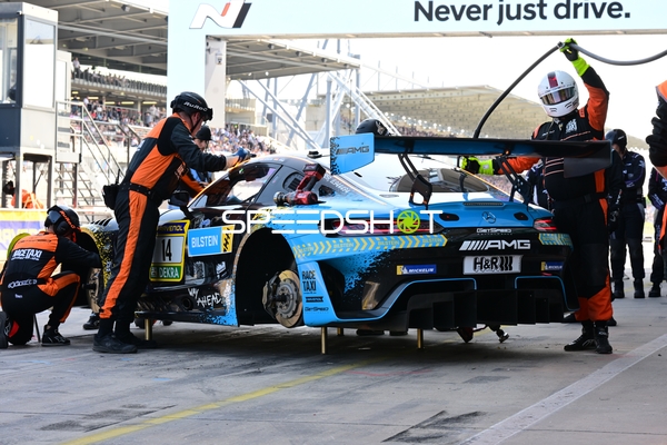 Fahrzeug in der Boxengasse