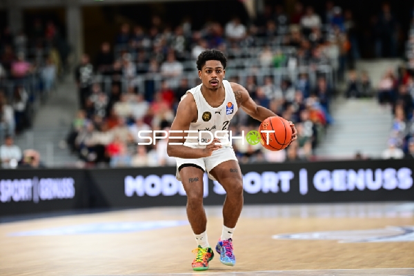 Grant Sherfield (25; Basketball Löwen Braunschweig) in Aktion