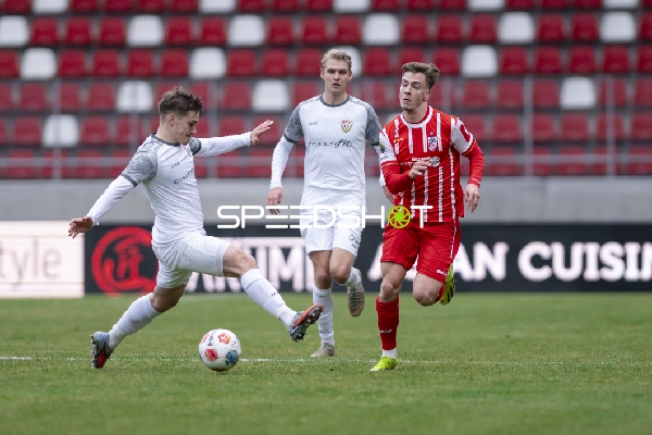 Zweikampf um den Ball