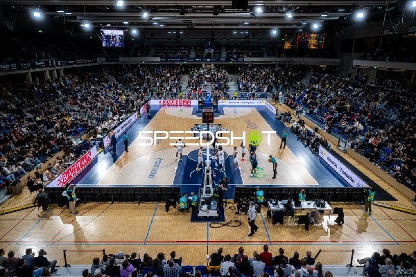 Spielszene mit Spielern von MLP Academics Heidelberg und Promitheas Patras Vikos Cola