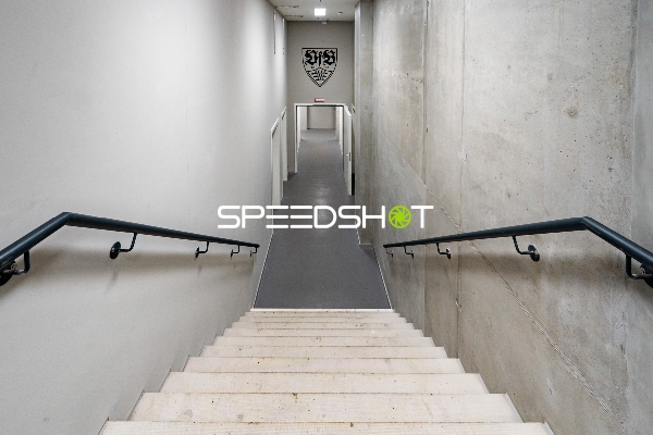 Leerer Stadiongang in MHPArena