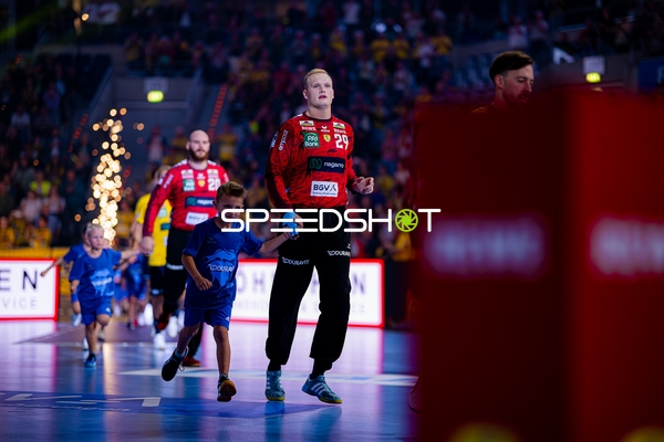 David Späth (29; Rhein Neckar Löwen) und Mike Jensen (20; Rhein Neckar Löwen) laufen ein