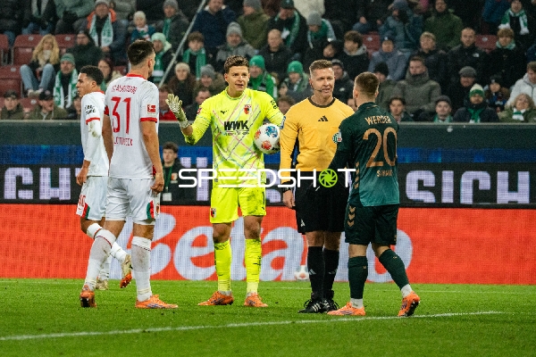 Schiedsrichter im Gespräch