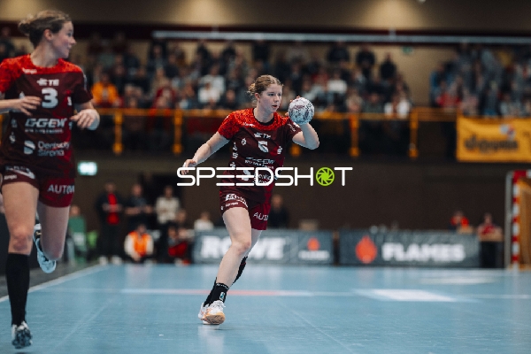 Szene mit Amelie Berger (3; HSG Bensheim/Auerbach) und Nina Engel (6; HSG Bensheim/Auerbach)