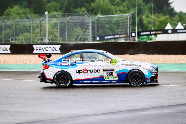 Fahrzeug PTerting Sports by Up2Race (680): Jannik Reinhard, John Von der Sanden, Karl Lukaschewsky steht