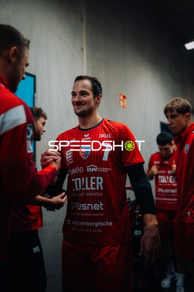 Dominik Claus (7; SG BBM Bietigheim) vor dem Spiel