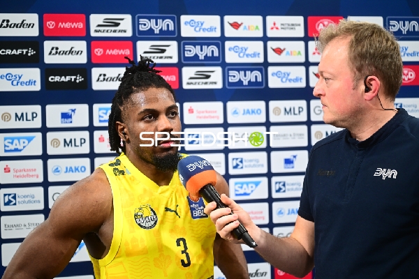 Interview mit Christopher Clemons (3; EWE Baskets Oldenburg) und Chris Schmidt (545; DYN TV)