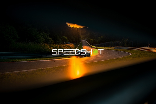 Rennfahrzeug auf der Strecke