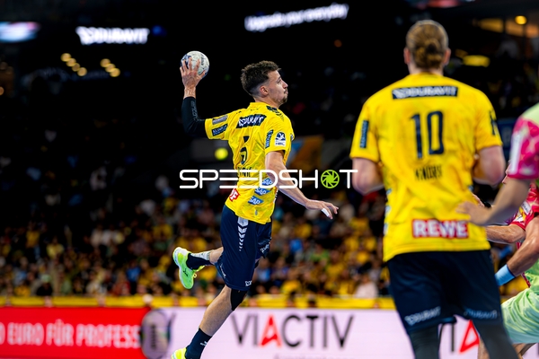 Wurf von Ivan Martinović (5; Rhein Neckar Löwen)