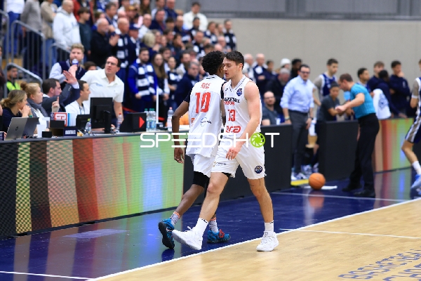 Spielaktion mit Kevin Gerwin (490; MLP Academics Heidelberg) und Frantisek Rylich (73; Basketball Nymburg)