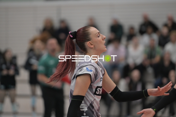 Isabel Kovacic (11; Schwarz-Weiß Erfurt) jubelt