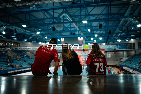 Fans auf der Tribüne