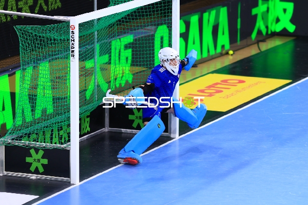 Torwart Mateusz POPIOLKOWSKI (1; Polen) in Aktion