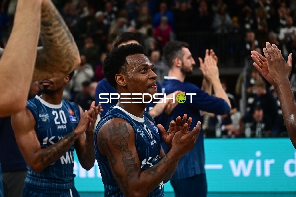 Jubel mit DJ Horne (0; MLP Academics Heidelberg)