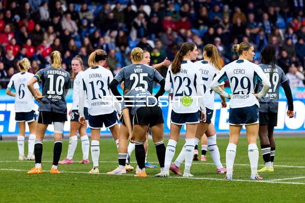 Spieler vor Freistoß