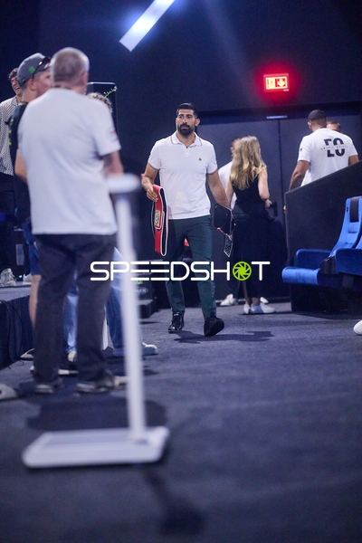 Ringside-Zone Face-Off in Heidelberg