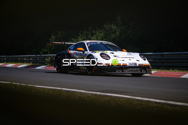 Rennfahrzeug auf der Rennstrecke