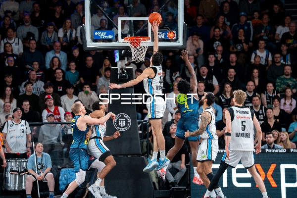 Spielaktion mit Benedikt Turudic (44; Veolia Towers Hamburg) am Korb