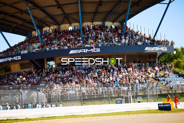 Zuschauer beim 24h Rennen 2025