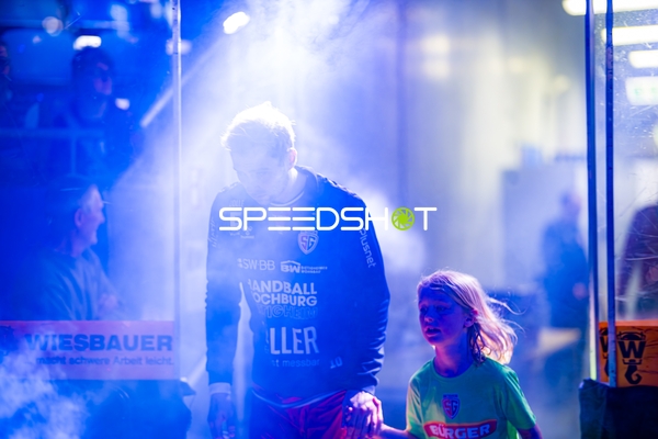 Tom Wolf (10, SG BBM Bietigheim) betritt Spielfeld