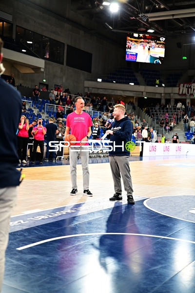 Moderation auf dem Spielfeld