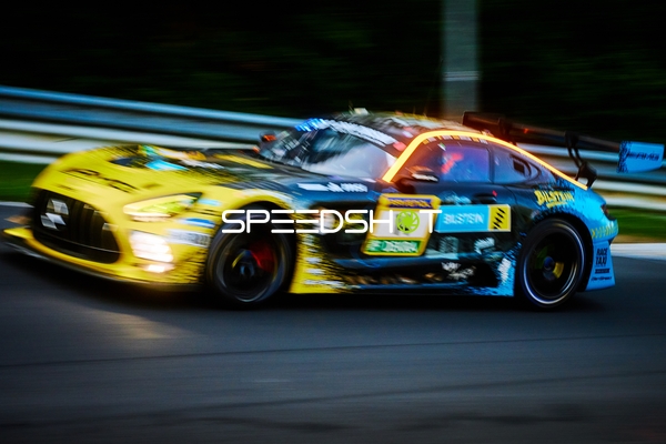 Rennfahrzeug auf der Rennstrecke