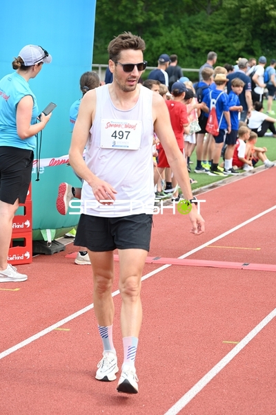 Läufer mit Startnummer 497