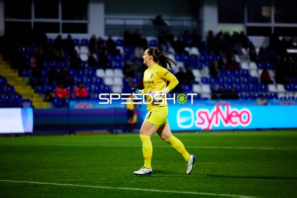 Torwart Laura Dick (1; TSG Hoffenheim Frauen) in Aktion