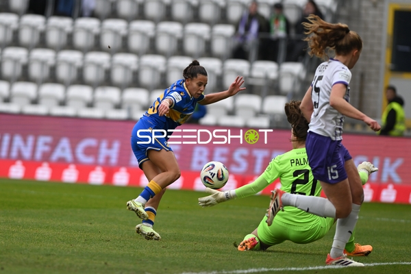 Ballaktion und Torwartparade