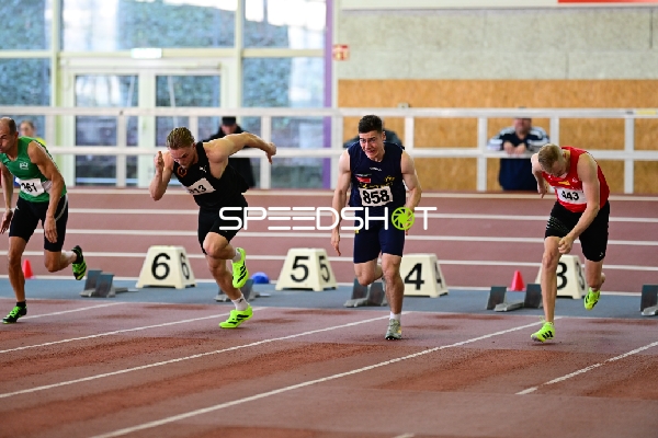 Start des 400-Meter-Laufs mit 261; Unbekannt und 858; Unbekannt