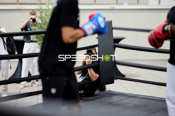 Ringside-Zone Face-Off