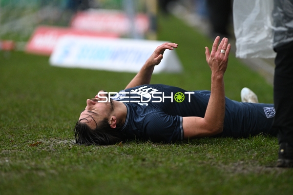 Verletzter Spieler am Boden