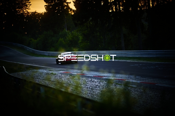 Rennfahrzeug auf der Rennstrecke