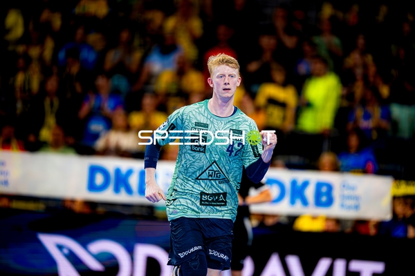 Wurf von Jon Lindenchrone Andersen (42; Rhein Neckar Löwen)