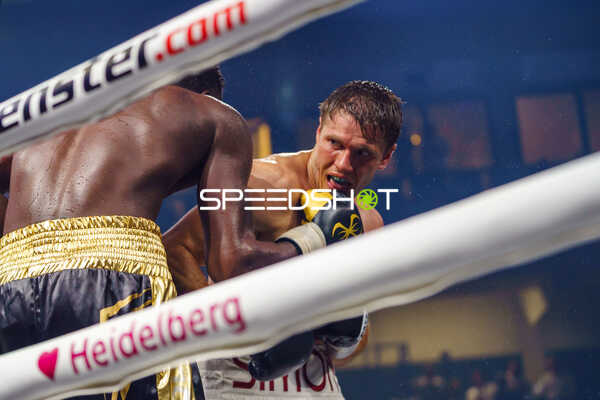 Boxer im intensiven Kampf