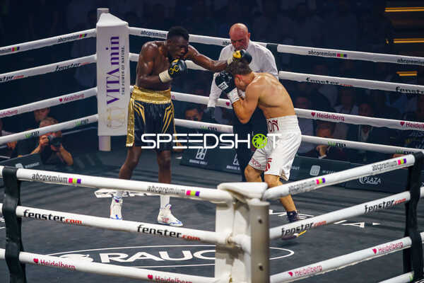 Boxkampf im SNP Dome