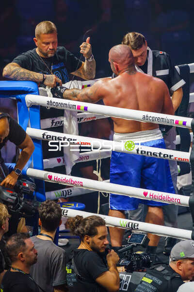 Boxer in Kampfecke