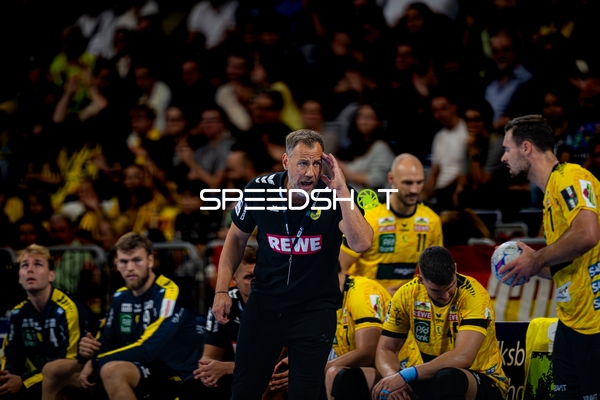 Trainer Maik Machulla (Trainer; Rhein Neckar Löwen) gibt Anweisungen