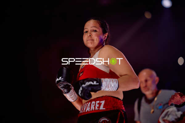 Boxerin Erica Alvarez in Aktion