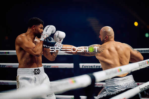 Boxer Schwergewicht Emanuel Odiase (903; VIP) im Ring