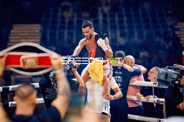 Boxer Devrim Gökduman (101; VIP) in Ringside Zone