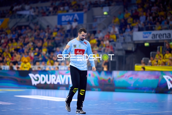 Torwart Tibor Ivanisevic (16; TSV GWD Minden) in Position