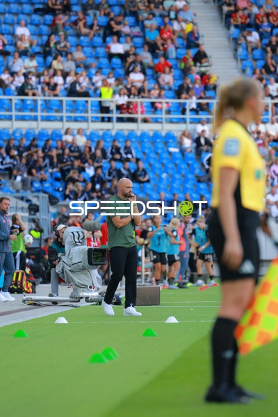 Trainer an der Seitenlinie