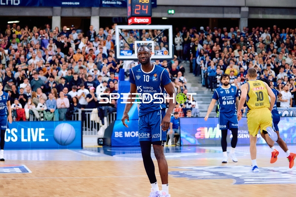 Spieler in Aktion auf dem Spielfeld