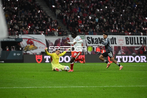 Torwartabwehr im Zweikampf