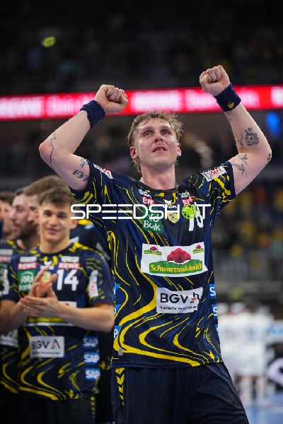 Edwin Aspenbäck (78; Rhein Neckar Löwen) jubelt