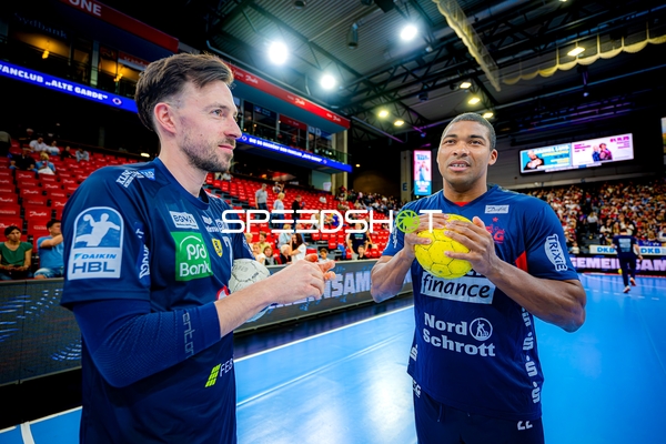 Aufwärmen Buric  Benjamin (0;SG Flensburg Handewitt), Patrick Groetzki (24;Rhein Neckar Löwen)