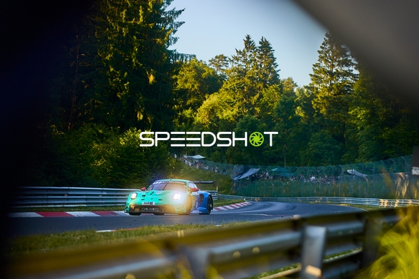 Rennfahrzeug auf der Rennstrecke