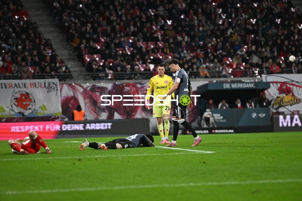 Torwart Michael Zetterer (23; Eintracht Frankfurt) in Aktion