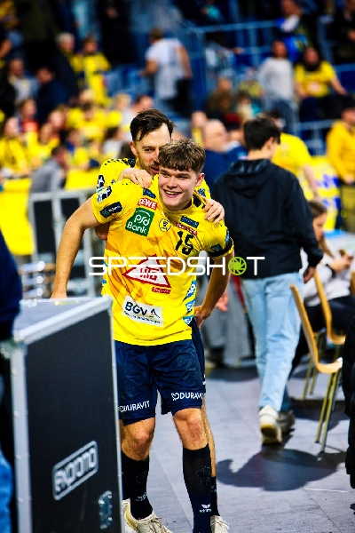 Feierlicher Moment nach dem Spiel